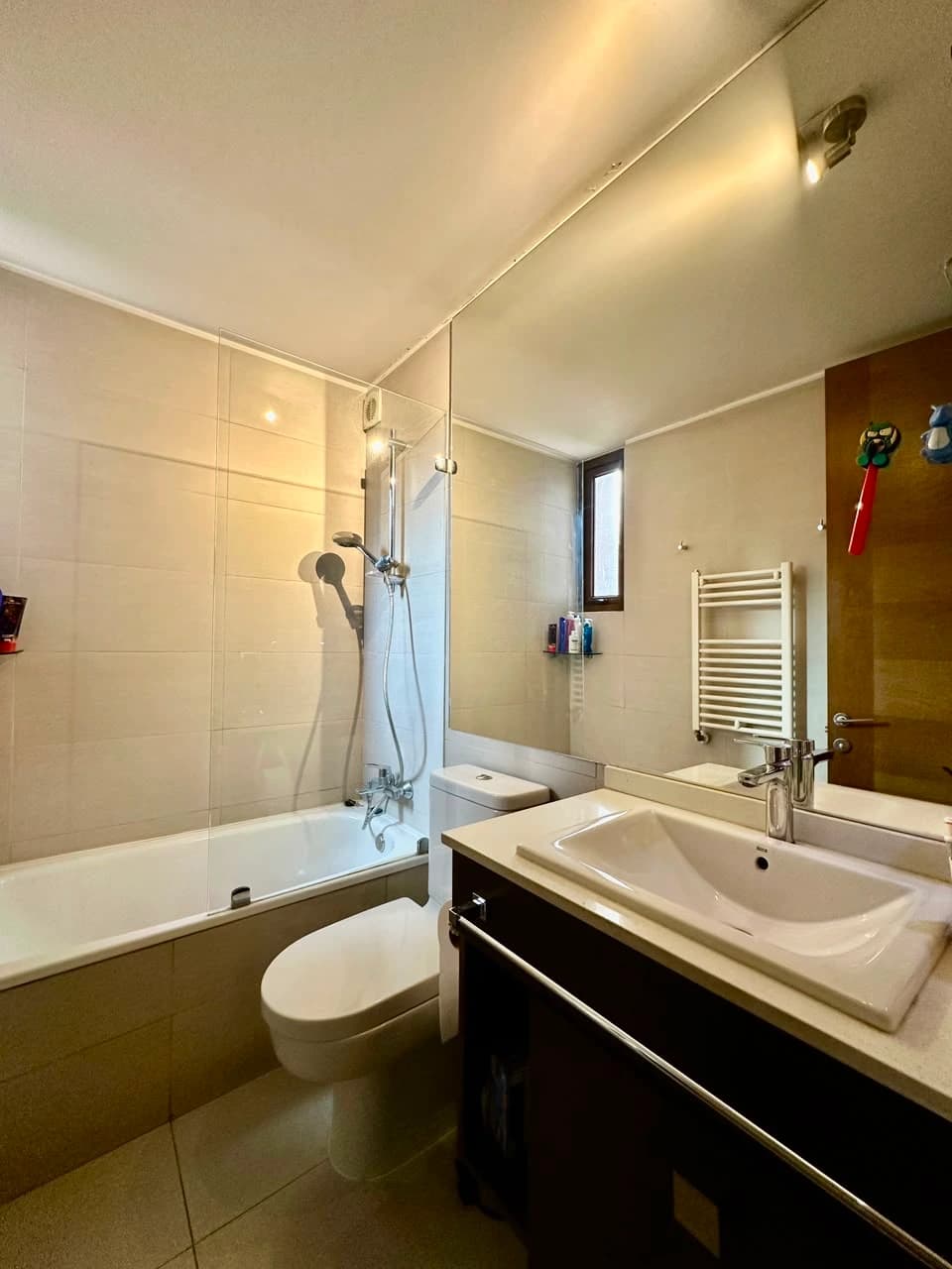 4d+4b: Hermoso + Conectividad + Vista + Jardines + Tranquilo