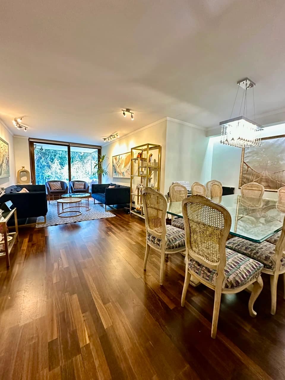 4d+4b: Hermoso + Conectividad + Vista + Jardines + Tranquilo