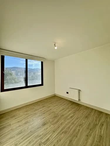 Espaciosa Con Gran Cocina. Interior Y Norte