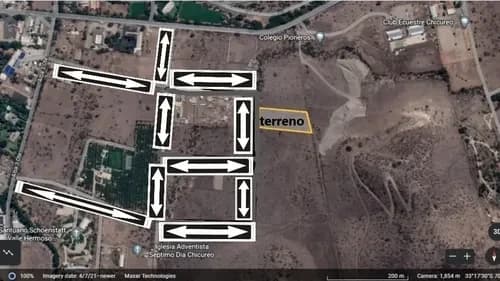 Parecela Estrategica, Pegada Al Colegio Pioneros.
