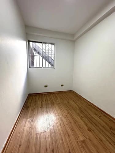 Sector Embajadas. Gran Casa Con Múltiples Áreas Sociales.