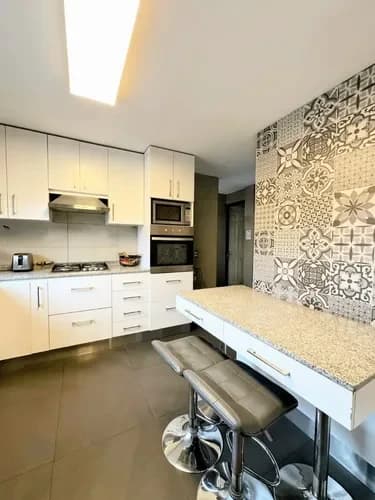 En Condominio Y Remodelada: Monte Tabor Y Santiago College