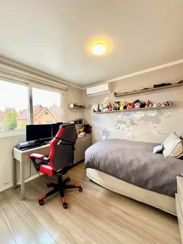 En Condominio Y Remodelada: Monte Tabor Y Santiago College