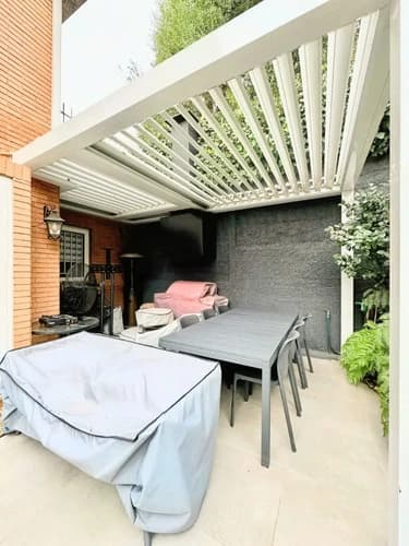 En Condominio Y Remodelada: Monte Tabor Y Santiago College