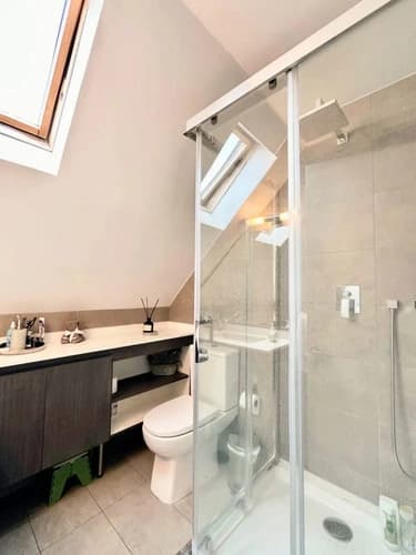 En Condominio Y Remodelada: Monte Tabor Y Santiago College